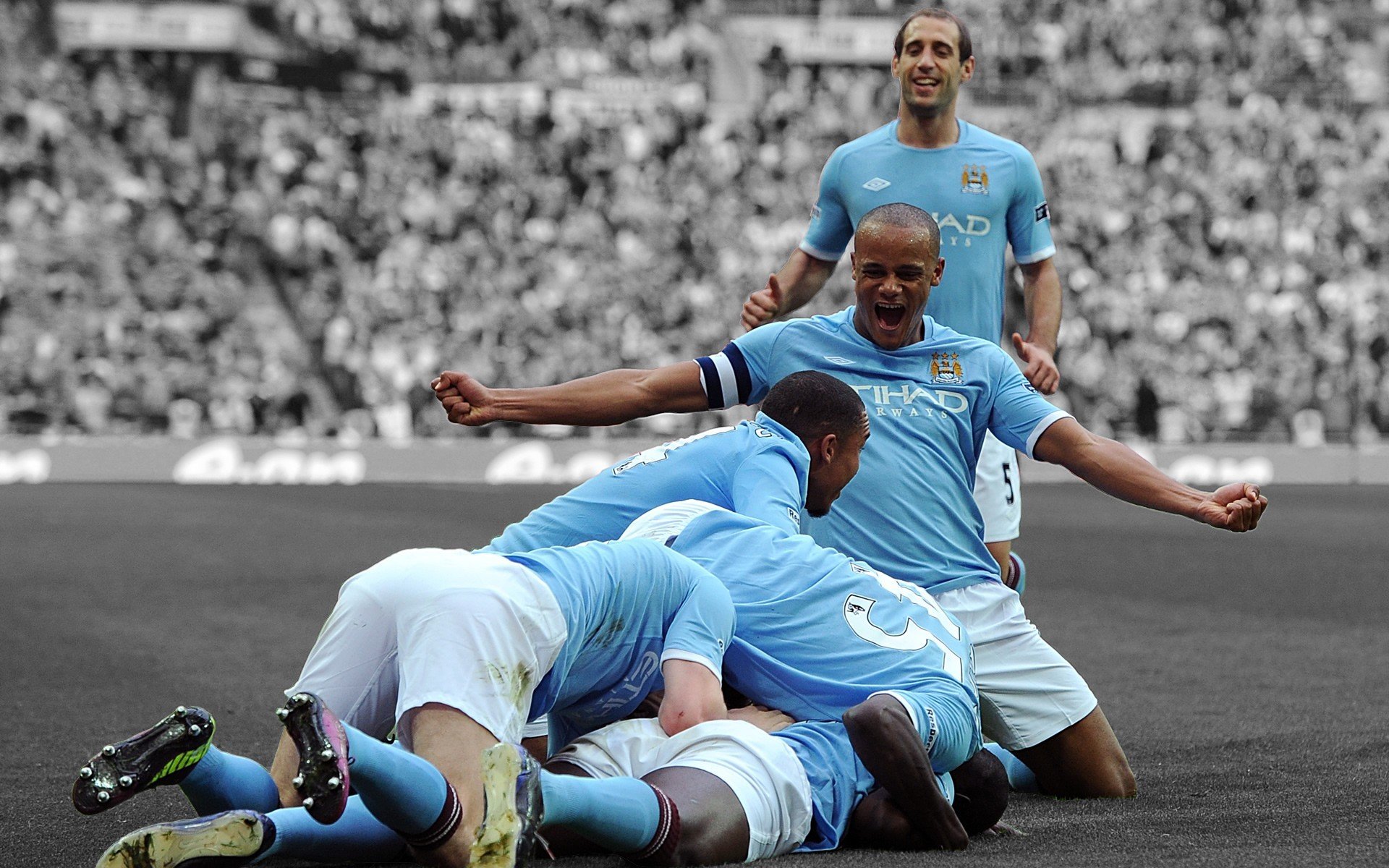 开云APP-三季狂飙！穆古鲁扎缔造传奇，加拿大球迷泪目沸腾